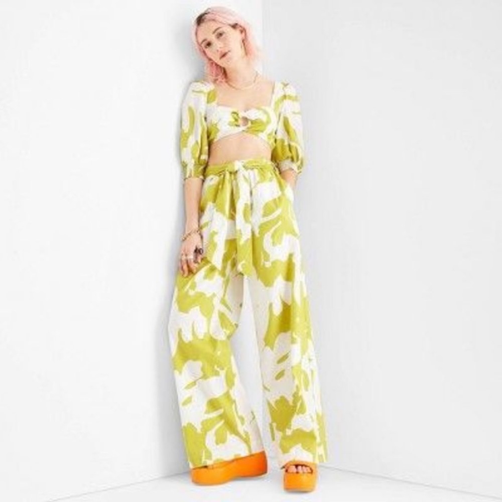 💚 Lime green cute Future Collective pants size M tall girl friendly☀️
